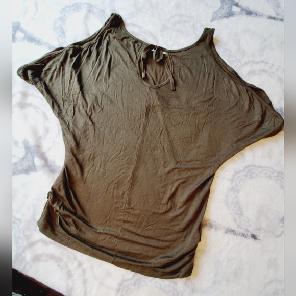 Shop Basic Cold Shoulder Top. NWOT - Picture 14 of 16